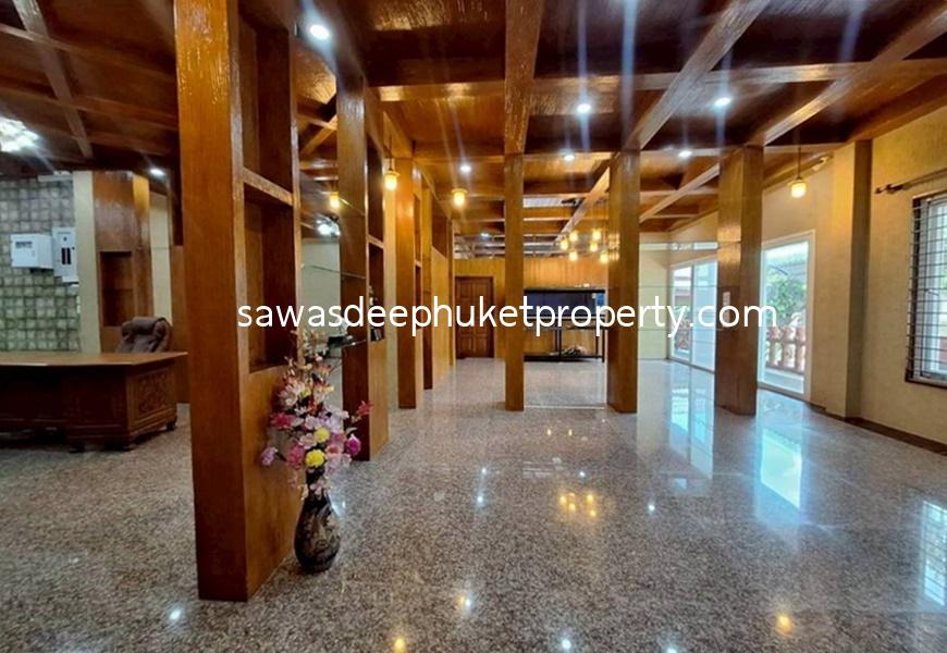 Great Value! 6-Bedroom House on Large Land Plot for Sale in Chalong